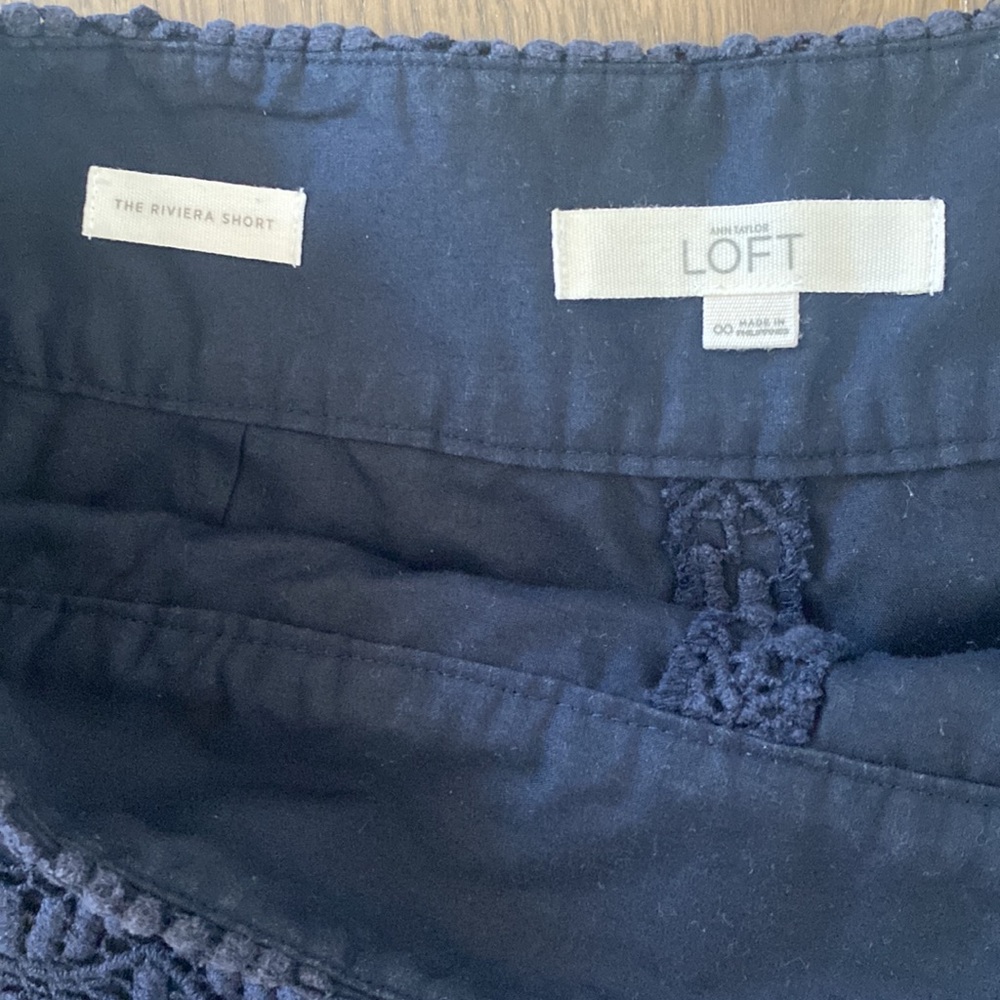 5/$10 Loft Riviera short in navy women’s size 00 - Picture 5 of 9